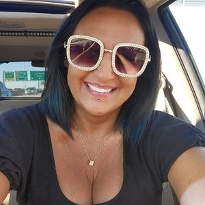 Meet your Posher, Lisa